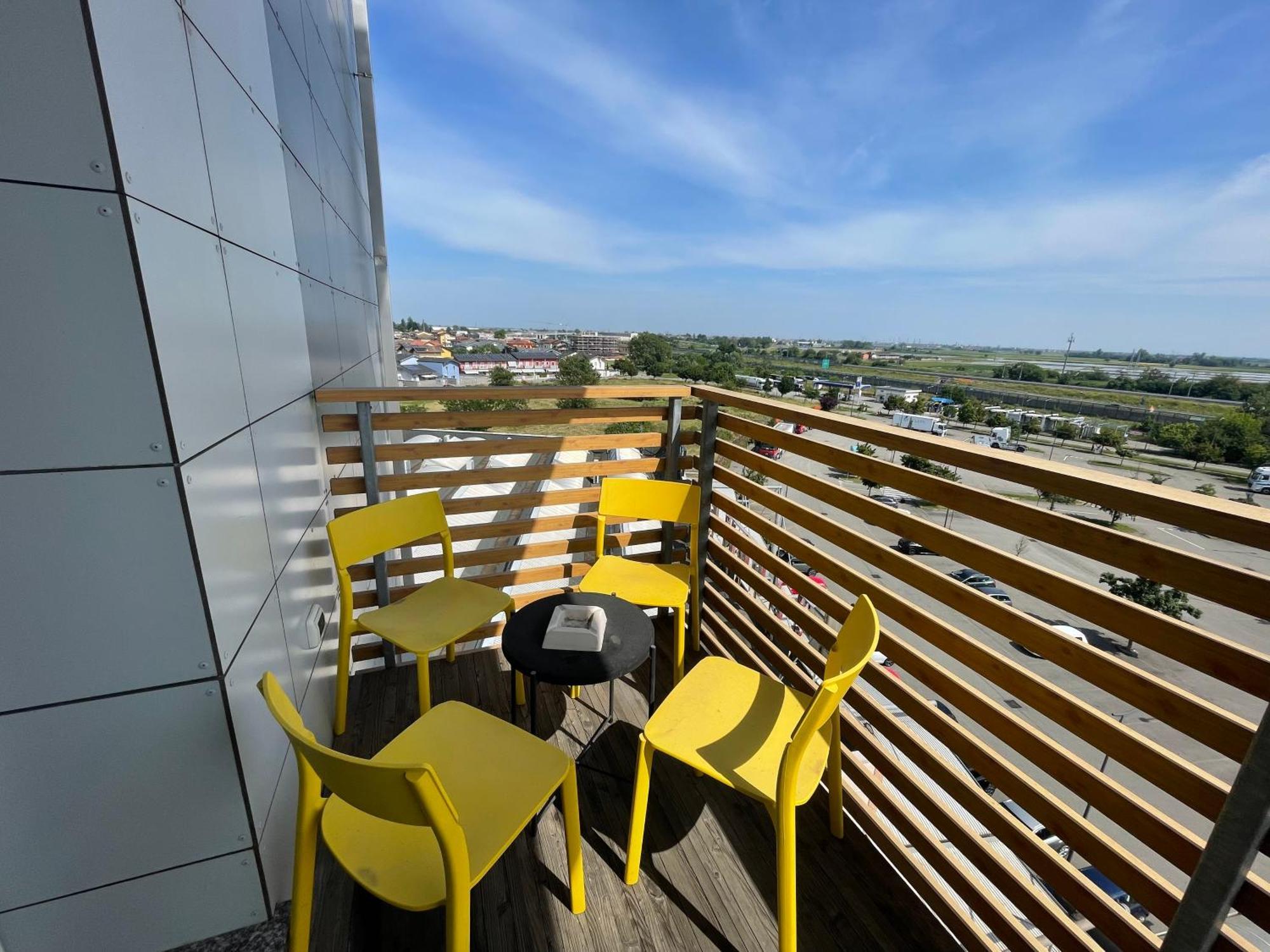 Condominio La Torre 1 Galliate Exterior photo